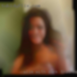 Slim with dark that hair and woman brown eyes.